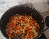 Foto del paso 3 de la receta: Guiso de verduras con fideos y carne para mi hijo