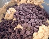 A picture of step 5 of Bakery-Style Chocolate Chip Cookies 🍪.