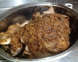 Foto del paso 5 de la receta: Pernil de Navidad con salsa de Panela. El pernil de Doña Olga