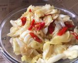 Foto langkah ke 3 dari resep Kol tumis simpel.