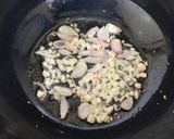 Foto langkah ke 2 dari resep Tumis Jamur Merang.