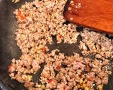Hình bước làm 3 của món Thịt heo xào lá quế kiểu Thái