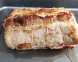 Foto del paso 10 de la receta: Lomo relleno de ciruelas, piñones, bacon, jamón York y queso