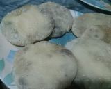 A picture of step 5 of Pyaaz ki kachori.