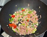รูปขั้นตอนการทำที่ 3 ของ แหนมผัดไข่ขยี้