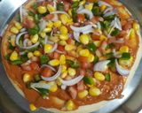 A picture of step 4 of Microwave mein pizza.