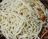 Foto del paso 2 de la receta: Pasta con tiras de cerdo y cubios
