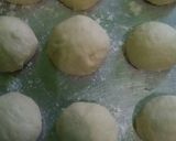 Foto langkah ke 5 dari resep Donat ekonomis tanpa telur.