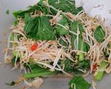 Foto langkah ke 2 dari resep Tumis tauge sawi.