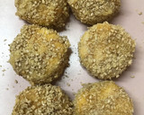 Foto del paso 2 de la receta: Bolitas de queso de cabra con sésamo