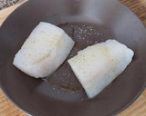 Foto del paso 2 de la receta: Bacalao al horno con cherrys, cebolla, aceitunas y anchoas