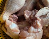 A picture of step 1 of Ayam Goreng Lengkuas.