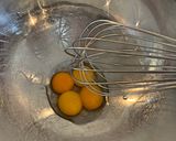 A picture of step 1 of Hollandaise.