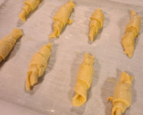 A picture of step 4 of Mojo's Catnipbuttered Cresents.