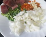 Foto del paso 1 de la receta: Atún fresco encebollado con patatas a lo pobre