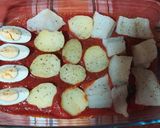 Foto del paso 2 de la receta Bacalao con tomate, patatas y huevo al horno