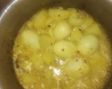 A picture of step 5 of Egg potatoes gravy.