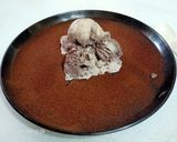 A picture of step 5 of Oreo biscuit ice-cream.