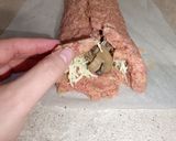 Foto del passaggio 4 della ricetta Polpettone ai funghi al forno