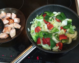 Foto del paso 2 de la receta: Sartén de lomo con pimientos
