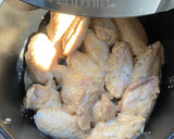 Foto del paso 6 de la receta: Alitas de pollo en air frier