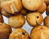 Φωτογραφία βήματος 7 της συνταγής Cupcakes βανίλιας με σταγόνες σοκολάτας γάλακτος