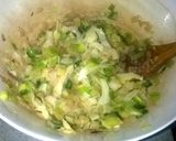 Foto del paso 1 de la receta: Buñuelos especiales de puerro y repollo