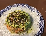 Foto del paso 7 de la receta: Tartar de salmón con pan de gambas