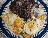 Foto del paso 3 de la receta: Huevos estrellados con casamiento