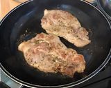 Une image de l'étape 5 de Côtes de porc aux cèpes et sauce au vin.