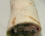Foto del passaggio 4 della ricetta Tortilla lattuga saltata e prosciutto