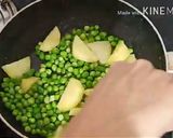 A picture of step 6 of Potato & Green peas ki Sabji.