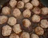 Foto langkah ke 3 dari resep Bola- bola Daging Saus BBQ (Sweet and Sour BBQ Meatballs).