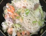 Hình bước làm 2 của món Mì gia lai xào thập cẩm