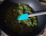 Une image de l'étape 2 de Poêlée d'épinards aux œufs 🍴.