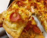 Hình bước làm 4 của món Pizza Dứa xúc xích
