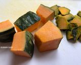 A picture of step 1 of Creamy Pumpkin Soup with Shrimp and Tofu.