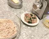 Foto del passaggio 1 della ricetta Polpette di pollo e arrosto di lonza
