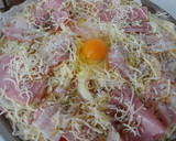 Foto del paso 3 de la receta: Pizza bacon, tomatiga, ceba, ais, formatge sense lactosa