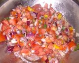 Foto del paso 1 de la receta: Salsa criolla colorida