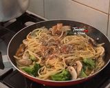 Foto langkah ke 8 dari resep Spaghetti Jamur Brocolli.
