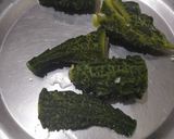 मसाल्याची भरली कारली(अजिबात कडू न लागणारी) (masalychi bharali karali recipe in marathi) रेसिपी स्टेप 1 फोटो