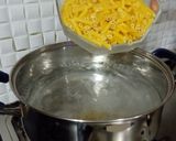 A picture of step 2 of White Sauce Pasta.