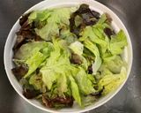 Une image de l'étape 1 de Salade verte aux deux fromages, persil et sauce verte.