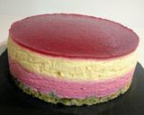 Foto del paso 19 de la receta Tarta de mousse de frambuesa y mango y bizcocho de pistachos