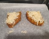 Foto del paso 5 de la receta Crema de calabacín y cebolleta con pesto y tosta gratinada