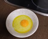 Foto del paso 2 de la receta: Huevo frito en microondas