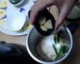 A picture of step 3 of Medhu vadai / Urad Vadai.