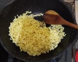 Foto langkah ke 3 dari resep Mie Goreng Pakcoy.