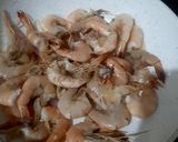 Foto langkah ke 2 dari resep Udang Saus Plum.